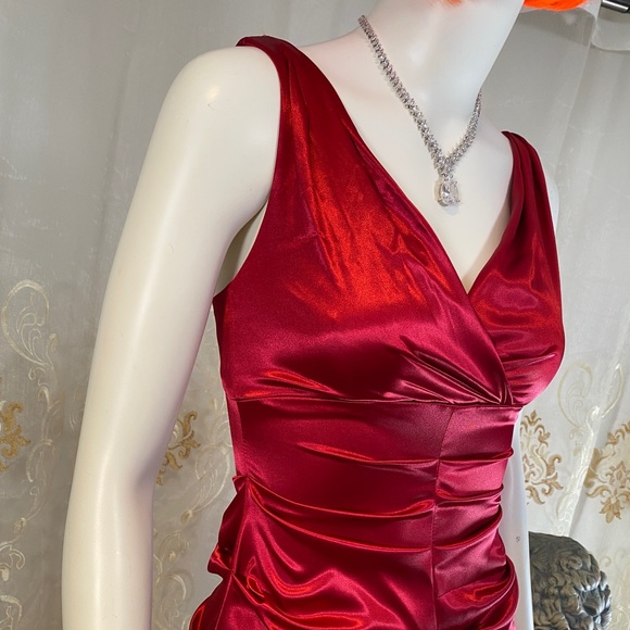 ✨HP✨DREAM MERMAID SATIN Ruffled Dream Dress Melanie Lynne Flattering Size 0 - Picture 3 of 16